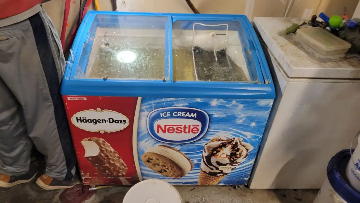 homemade minnow tank